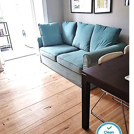 Portugal Here I - Herois De Quionga Daire Lisboa